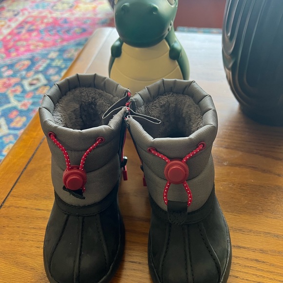 Toddler Unisex UGG Waterproof Winter Boots - Picture 6 of 9